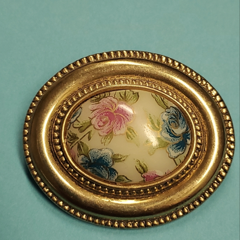 Vintage Gold Color Plastic Floral Cabochon Lightweight Brooch Pin